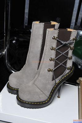 2010年6月歐洲最新上市時尚鞋系列 - 服裝鞋帽 - 包包網